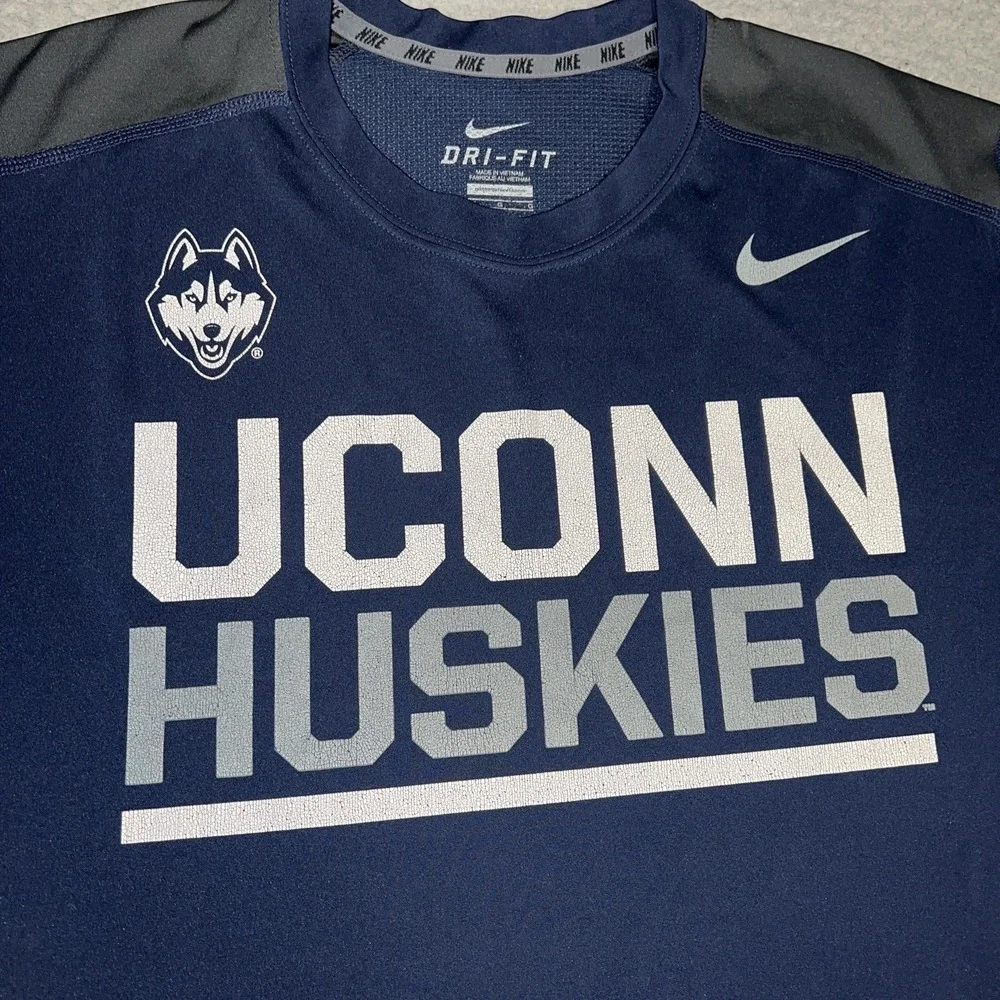 VTG Nike UConn Huskies Jersey‎ Men's Sz L Blue Dri-Fit Performance Shirt Tee Y2K